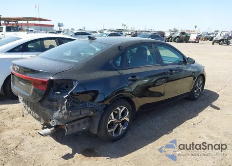 2021 Kia Forte Lxs z USA, uszkodzony, nr VIN 3KPF24AD2ME338591